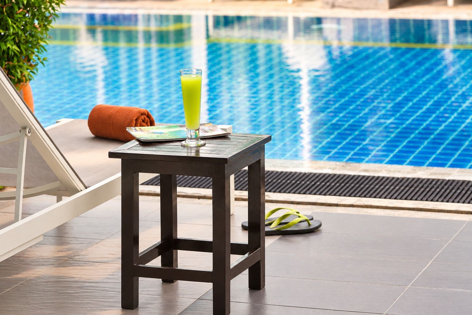 Deluxe Pool Access, photo 5 of 6